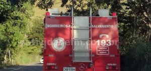 Bombeiros acionados por capotamento de veículo na RJ 220, Natividade