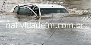 Duplo homicídio: carro de uma das vítimas é encontrado dentro do rio Muriaé